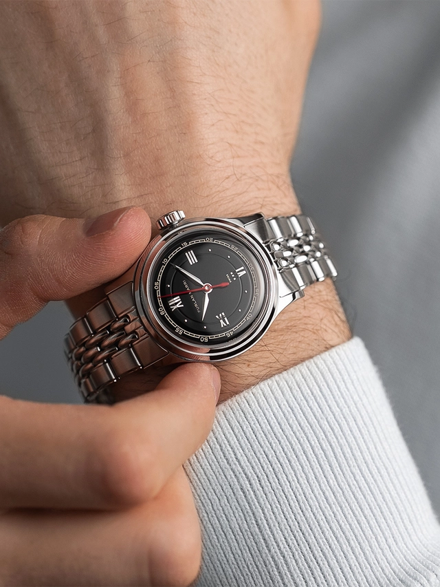 Furlan_Marri_Red_Hunter_Anniversary_Metallband.jpg Furlan Marri Red Hunter Anniversary Piece am Handgelenk mit Stahlband