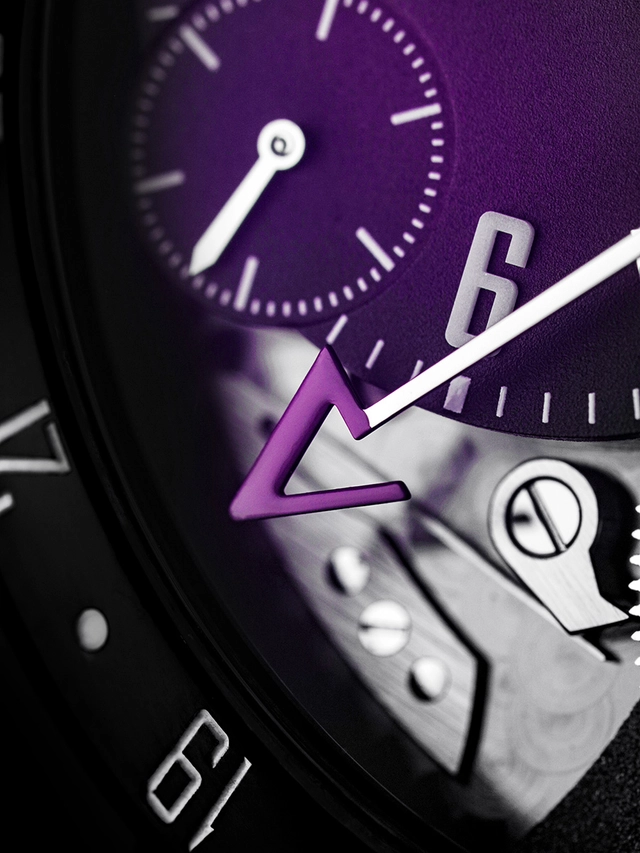 Armin_Strom_Orbit_Purple_Detail_Zeiger.jpg Armin Strom Orbit Purple, Edelstahluhr, Close-up Zeiger