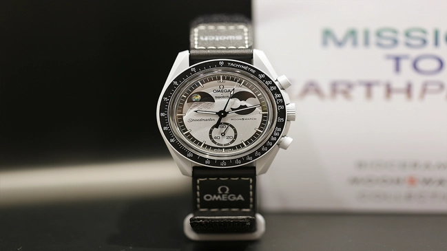 MoonSwatch Mission to Earthphase SO33M700