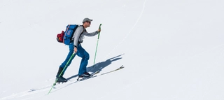 Skitourengeher bei Aufstieg auf die Serles.
