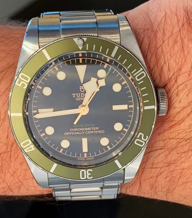 WatchTime Düsseldorf 2022: Besucher Wristshot Tudor Black Bay