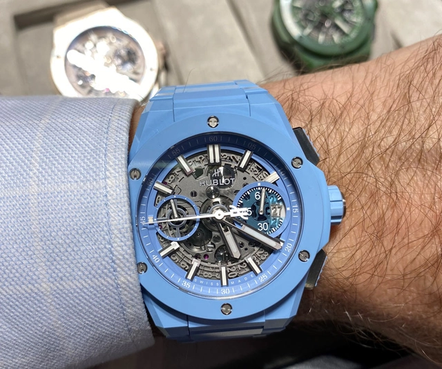 Hublot: Big Bang Integral Ceramic hellblau