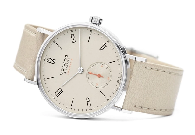 Nomos: Tangente Neomatik