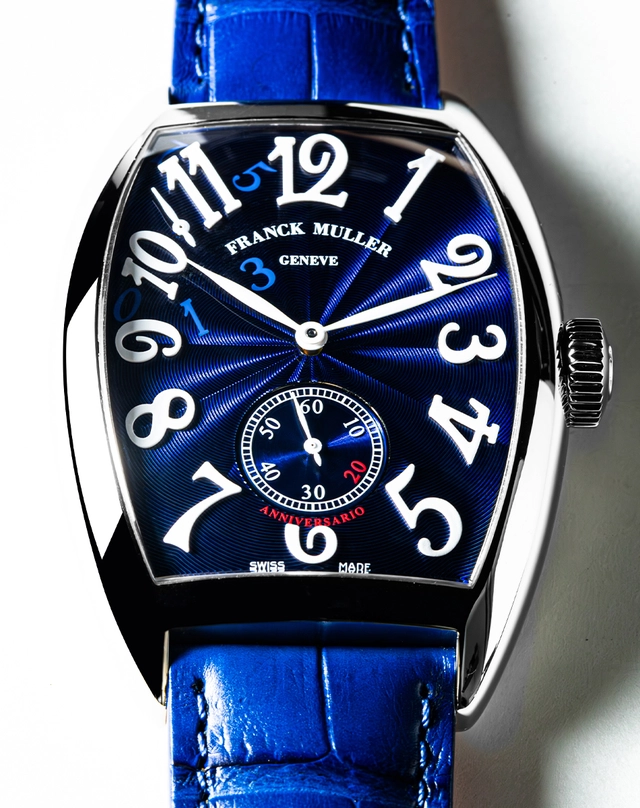 WatchTime-Franck Muller-CintréeCurvexCrazyPowerReserveOrologi&Passioni20thAnniversary-Freisteller.jpg Franck Muller – Cintrée Curvex Crazy Power Reserve Orologi & Passioni 20th Anniversary, Handaufzugs-Uhr mit blauem Ziffernblatt