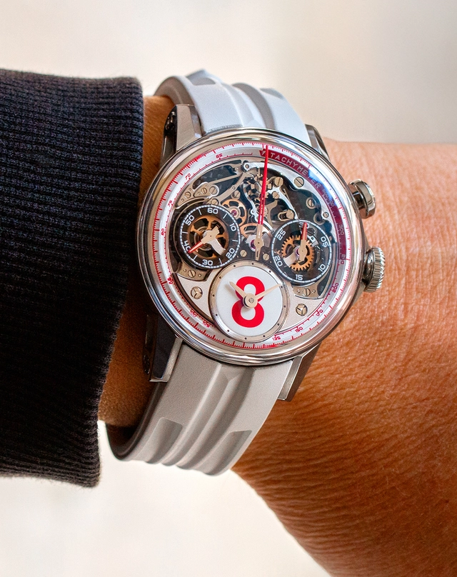 Die Time to Race White Fuji macht am Handgelenk eine tolle Figur Time to Race White Fuji am Handgelenk, Automatikchronograph