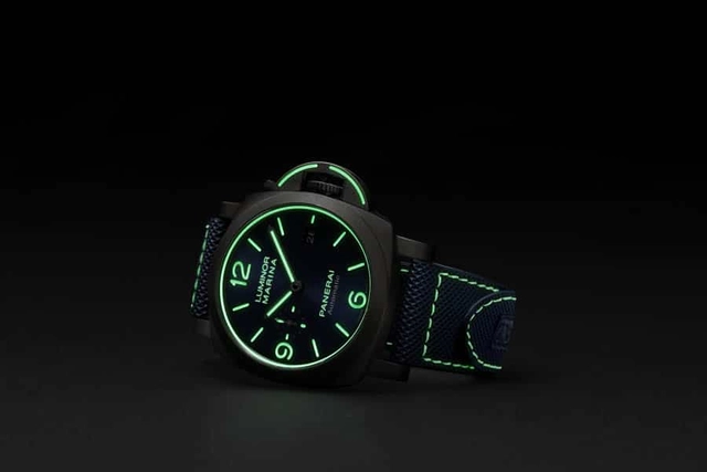 Die Panerai Luminor Marina – 44 mm (PAM1117) mit Superluminova X1 auf Gehäuse und Band