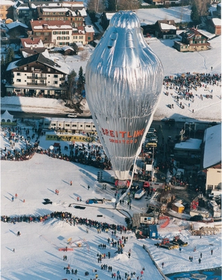 Der Ballon Breitling Orbiter 3 bei seinem Start zur Rekordfahrt am 1. März 1999