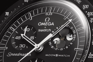 Bioceramic MoonSwatch Mission to the Moonphase - Snoopy New Moon Edition in Schwarz