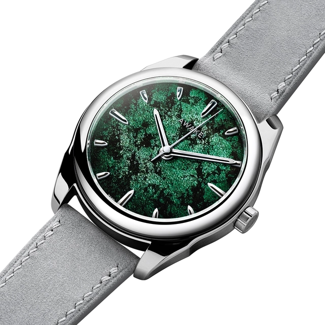 Awake Sơn Mài – Frosted Leaf, Edelstahluhr seitlicher Blick mit grünem Zifferblatt