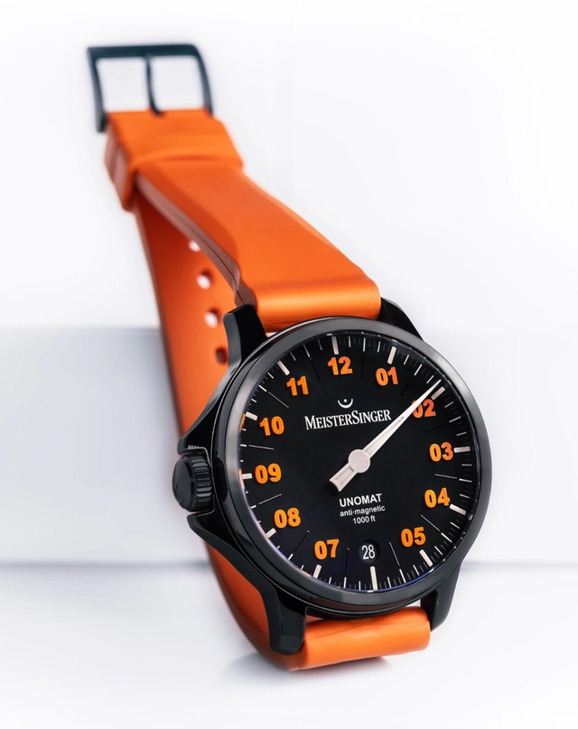 Meistersinger Edition Unomat NL in Orange mit Krone links