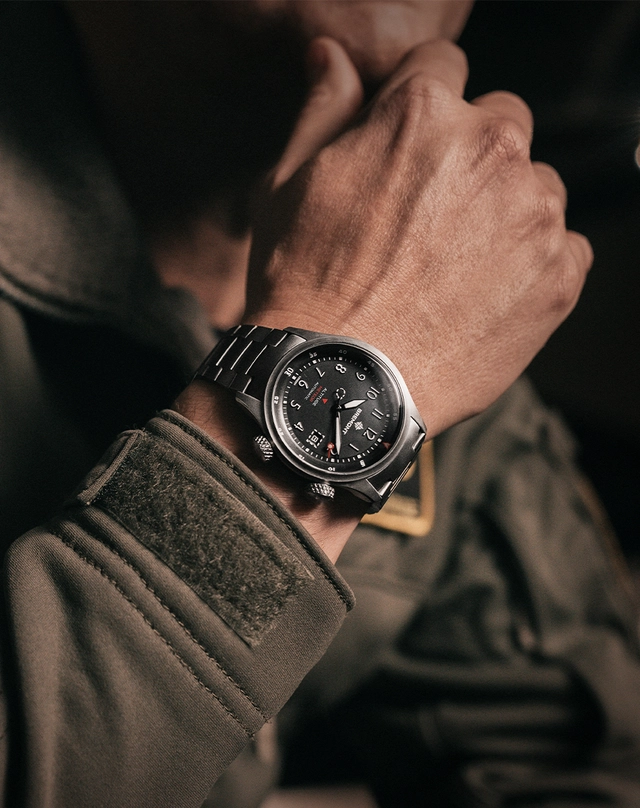 Bremont – MB Meteor Orange Barrel, Titanuhr mit Automatikwerk Bremont – MB Meteor Orange Barrel, Titanuhr mit Automatikwerk