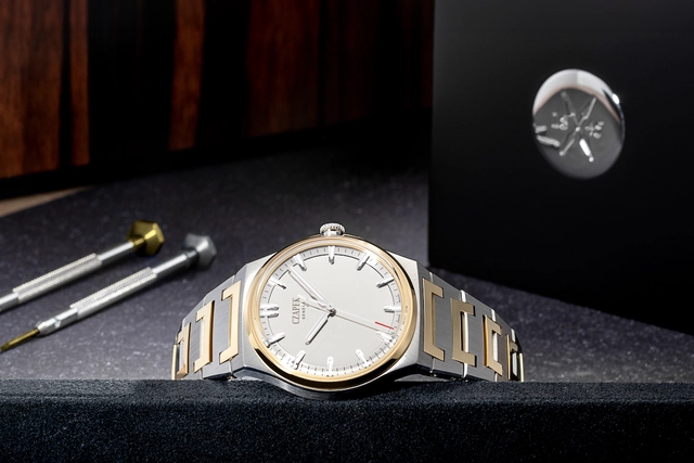 Czapek Antarctique S Mirrored Sincere Platinum Jubilee Edition liegend