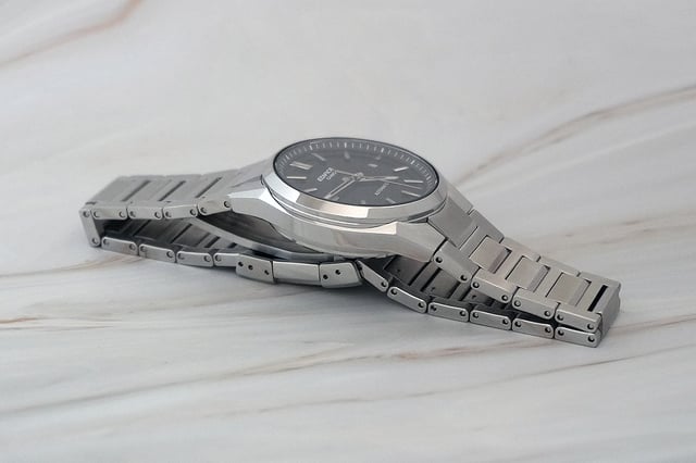 Casio Edifice EFK110 im Profil