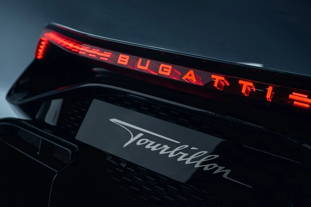 Bugatti-Tourbillon-Back-Schriftzug.jpg Bugatti Tourbillon
