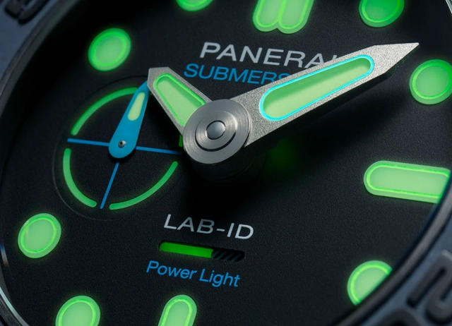 Panerai Submersible Elux LAB-ID Zifferblattdetail erleuchtet