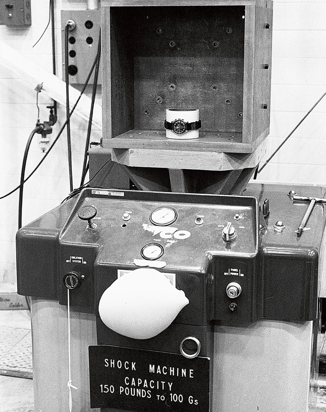 Speedmaster-Shocktest-NASA-1965.jpg Speedmaster-Schocktest durch die NASA, 1965