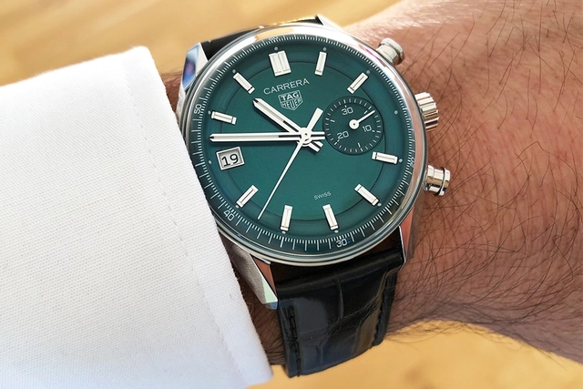 TagHeuer-Carrera-Dato-Wristshot.jpg