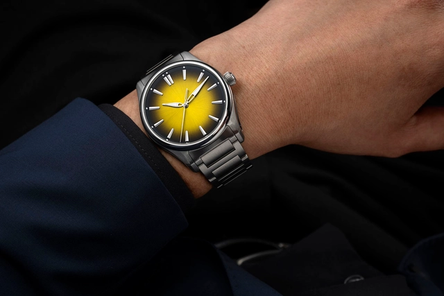 H-Moser-Pioneer-Centre-Seconds-Sunny-Side-Up-Wristshot-Moser.jpg H. Moser & Cie.: Pioneer Centre Seconds Sunny-Side Up Wristshot Moser