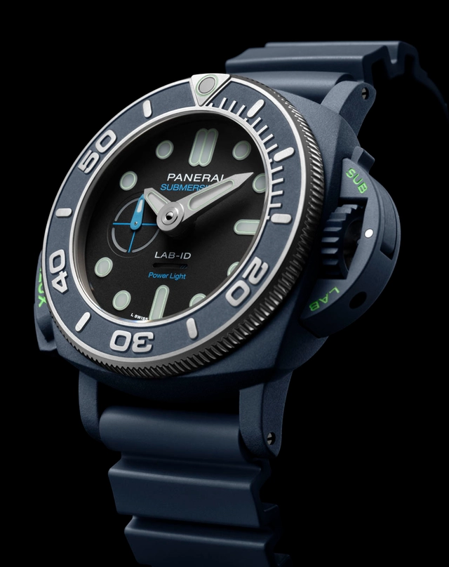 Panerai Submersible Elux LAB-ID Halbseite