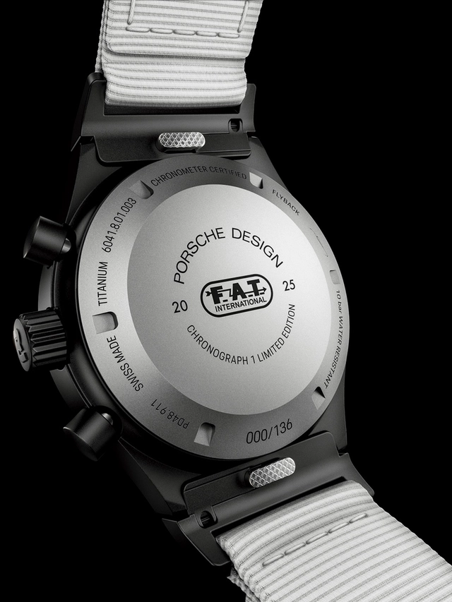 PorscheDesign_Chrono1_FAT_2025, Gehäuserückseite zeigt geschlossenen Boden