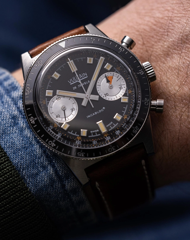 WatchTime-Vulcain-SkindiverChronograph-schwarz-Wrist.jpg Vulcain – Skindiver Chronograph, schwarze Taucheruhr mit Chronograph
