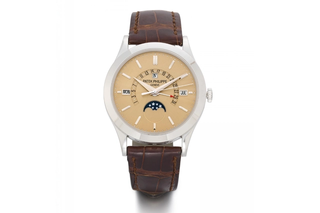 02_PATEK PHILIPPE Retrograde Perpetual Calender.png Gesamtansicht der Patek Philippe Retrograde Perpetual Calendar