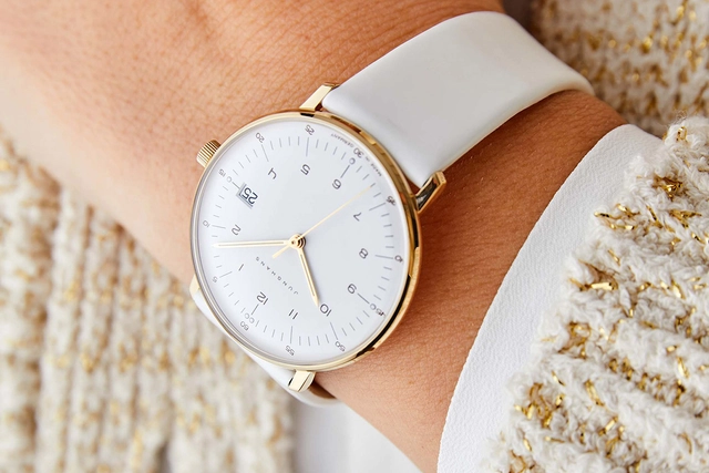 Junghans_max bill Damen 47_7451_02_Mood_low.jpg Junghans Max Bill Damen 47_7451_02 am Handgelenk