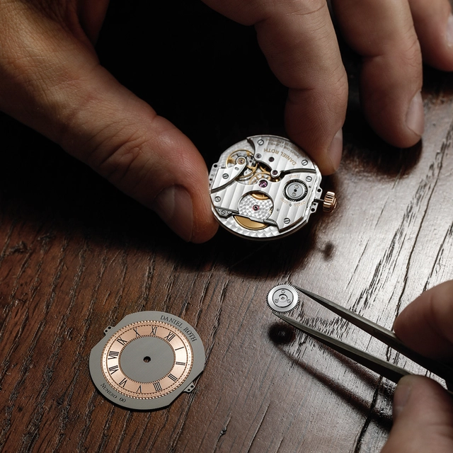 DanielRoth-ExtraPlat-rose-Craftmanship.jpg Daniel Roth Kaliber DR002