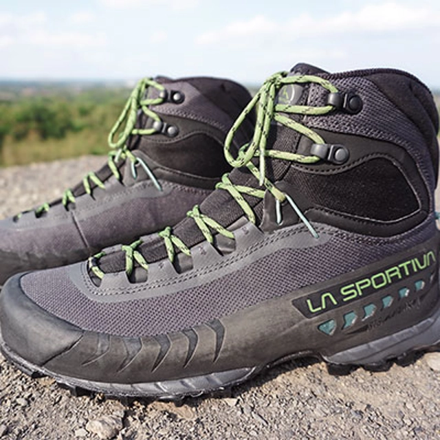 Produktfreisteller_Lasportiva_Zustiegsschuh.jpg