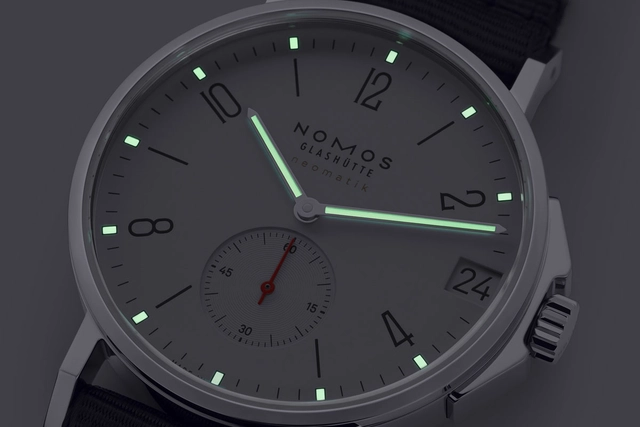 Nomos Ahoi neomatik 38 Datum bei Nacht Nomos Ahoi neomatik 38 Datum bei Nacht