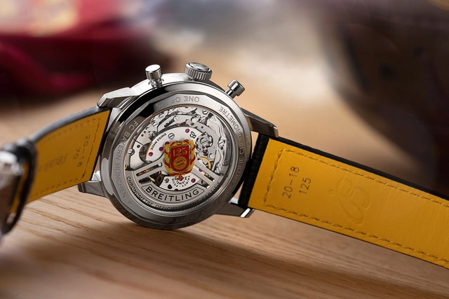 Breitling-TopTime-B01-125-Jahre-FCBayern-Muenchen-LImited-Edition-Boden.jpg Breitling Top Time B 01 125 Jahre FC Bayern München Limited Edition Boden