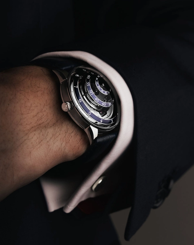 Trilobe-Une-Folle-Journee-Edition-Rhodiee-Bleue-Wristshot-Trilobe.jpg Trilobe: Une Folle Journée Edition Rhodiée in Blau Wristshot Trilobe