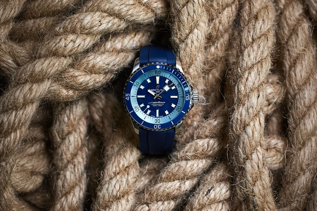 Breitling Superocean Sylt Limited Edition Referenz A173759A1C1S1, Uhr mit Seil