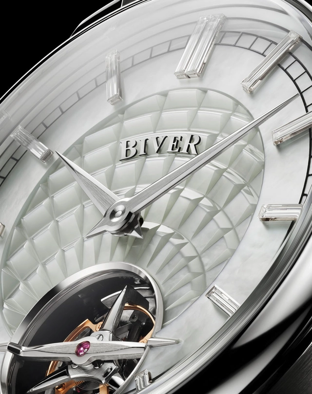 Biver Carillon Tourbillon Titan Perlmuttzifferblatt Zifferblattdetail