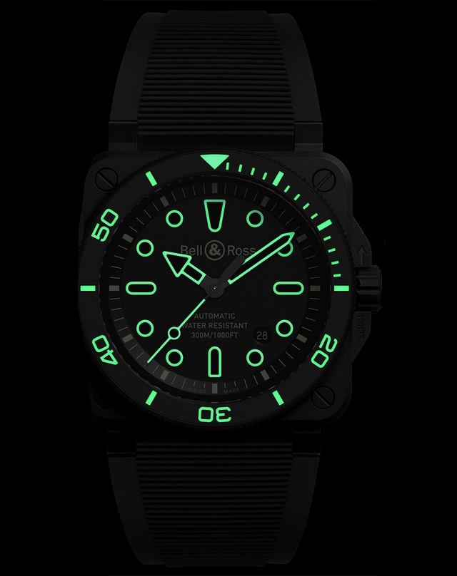 WatchTime-Bell&Ross-BR03DiverLumOutline-Lume.jpg Bell & Ross – BR-03 Diver Lum Outline, Taucheruhr mit Leuchtmasse