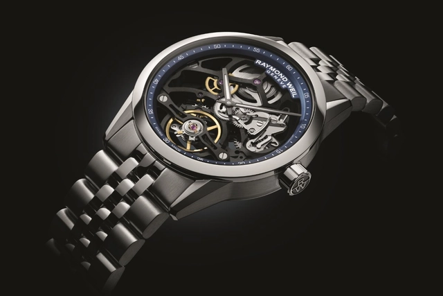 Raymond Weil Freelancer Kaliber RW1212 Skeleton auf schwarzem Hintergrund