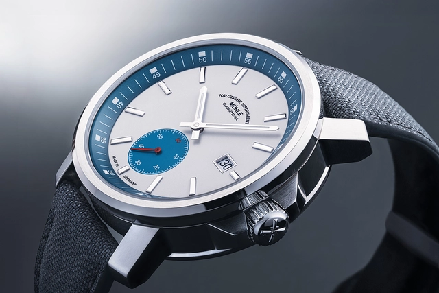Mühle-Glashütte 29er mit weißem Zifferblatt, blauer Rehaut und kleiner Sekunde