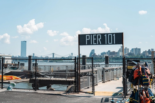 Oris New York Harbor Pier 101