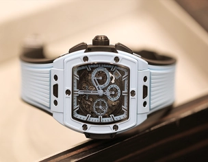 Hublot Spirit of Big Bang Chronograph, Keramikuhr in Himmelblau