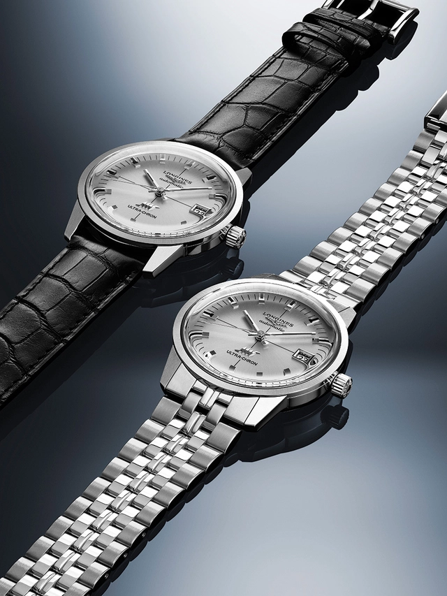 Longines Ultra-Chron Classic, Referenz L2.937.4.72. und L2.937.4.72.2, zwei Uhren liegend mit Metall- und mit Lederband