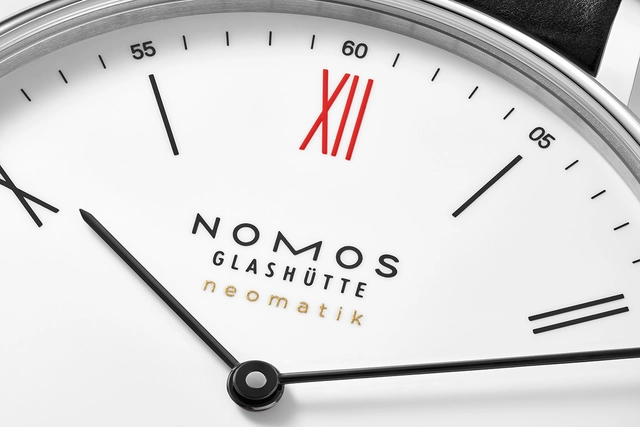 Nomos_Ludwig_neomatik_39_AoG_Detail