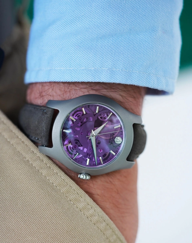 Artya: Luminity Wavy Micro-Rotor Sapphire Violet Wristshot Artya: Luminity Wavy Micro-Rotor Sapphire Violet Wristshot