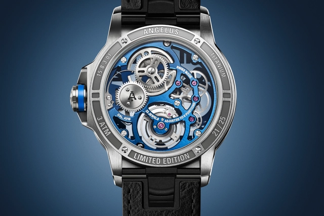 Rückseite der Angelus Flying Tourbillon Titanium