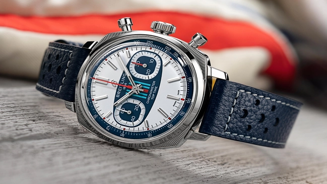 Breitling Top Time Automatikchronograph mit Manufakturkaliber in der Martini Racing Edition