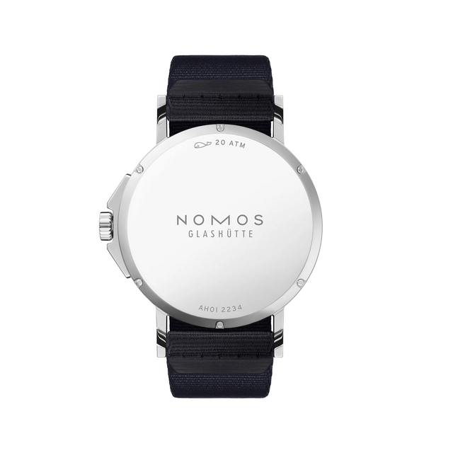 Nomos Glashütte: Ahoi neomatik 38 Datum mit geschlossenem Boden Nomos Glashütte: Ahoi neomatik 38 Datum mit geschlossenem Boden