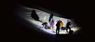 Inspirationen_Chile_Bild3_C_ANDREAS-DEUCHERT-UND-FLORIAN-HÄNEL.jpg Abmarsch VIllarica bei Nacht