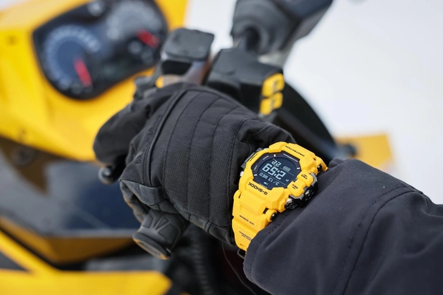 Mit dem langen Band kann man die G-Shock Rangeman GPR-H1000 auch über dem Handschuh tragen