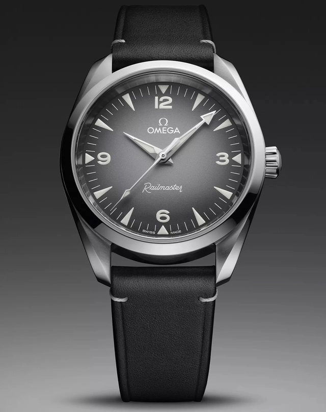 Omega – Railmaster, Edelstahluhr mit schwarzem Lederband