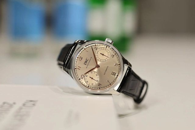 IWC Portugieser Automatic 42 Dune Edelstahl liegend