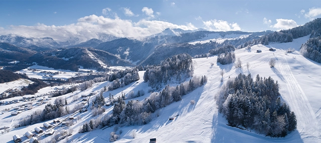 Verschneite Bergkulisse im Bregenzerwald.